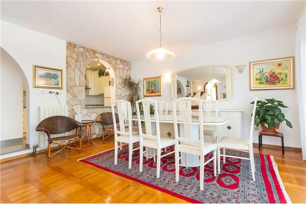 House K1, for 17 persons