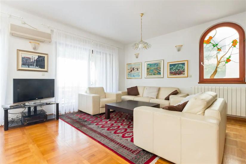 House K1, for 17 persons