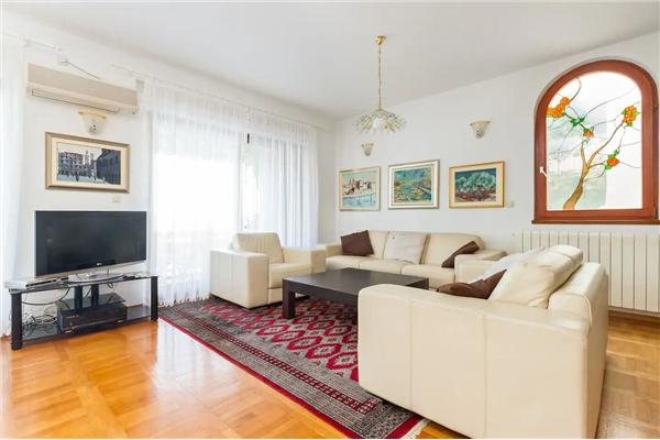 House K1, for 17 persons