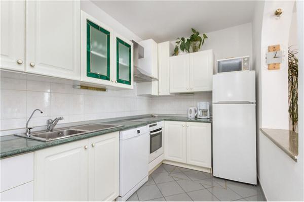 House K1, for 17 persons