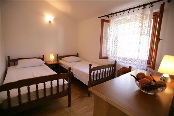 House K1, for 17 persons