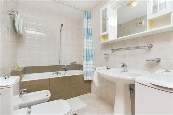 House K1, for 17 persons