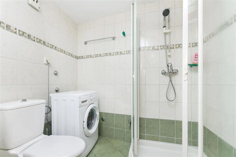 House K1, for 17 persons