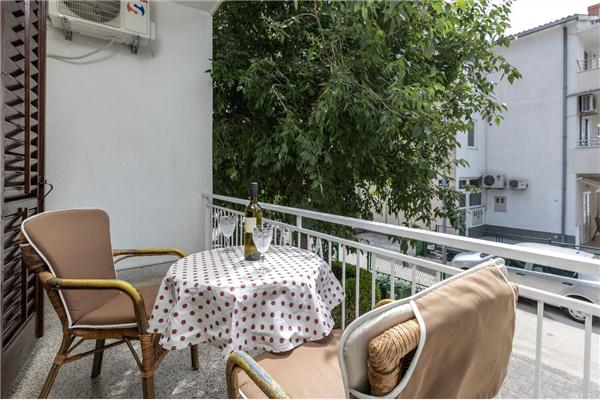 Room S1, for 2 persons