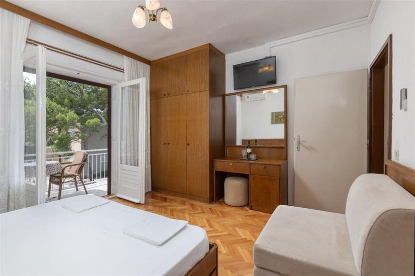 Room S1, for 2 persons