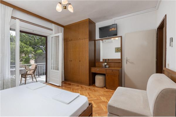 Room S1, for 2 persons