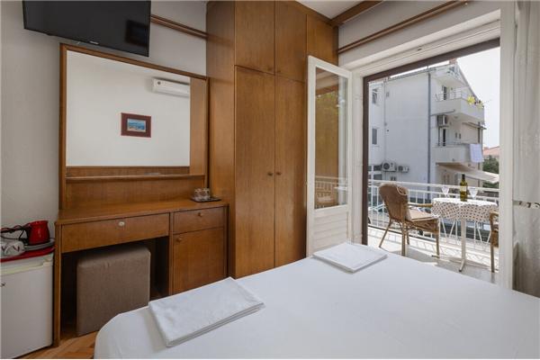 Room S2, for 2 persons