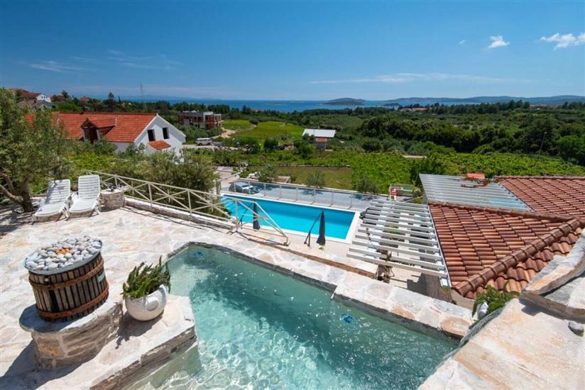 Kuća za odmor Three holiday homes: