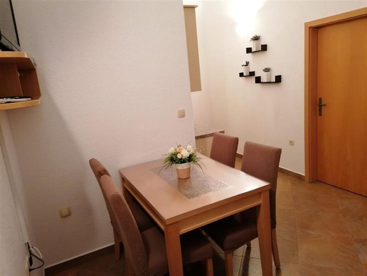 Apartment A6, for 5 persons