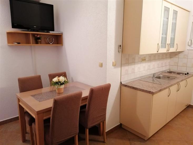 Apartment A6, for 5 persons