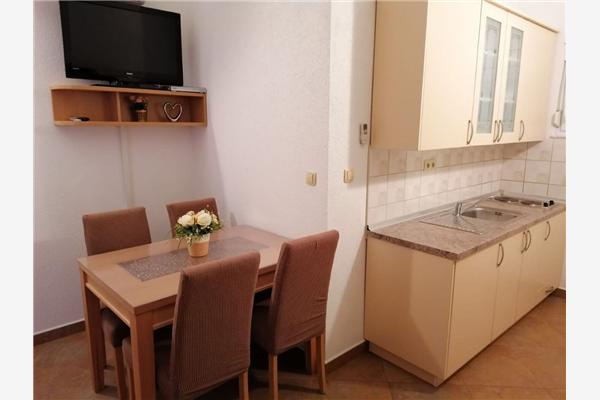 Apartment A6, for 5 persons