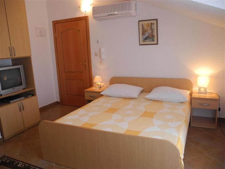 Apartment A7, for 2 persons