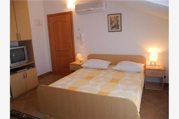 Apartment A7, for 2 persons