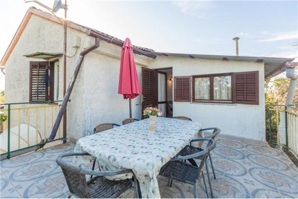 Apartment A1, for 6 persons