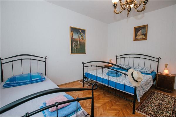 Apartment A1, for 5 persons