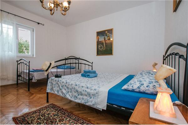 Apartment A1, for 5 persons