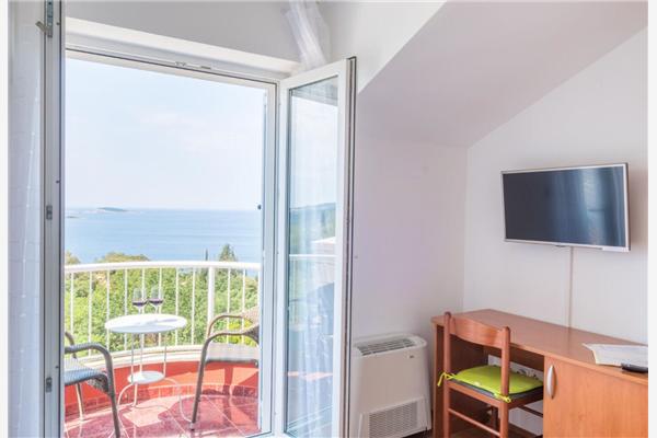 Room S6, for 2 persons