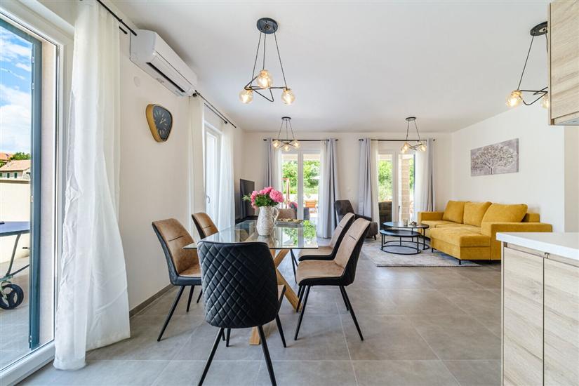 House K1, for 16 persons