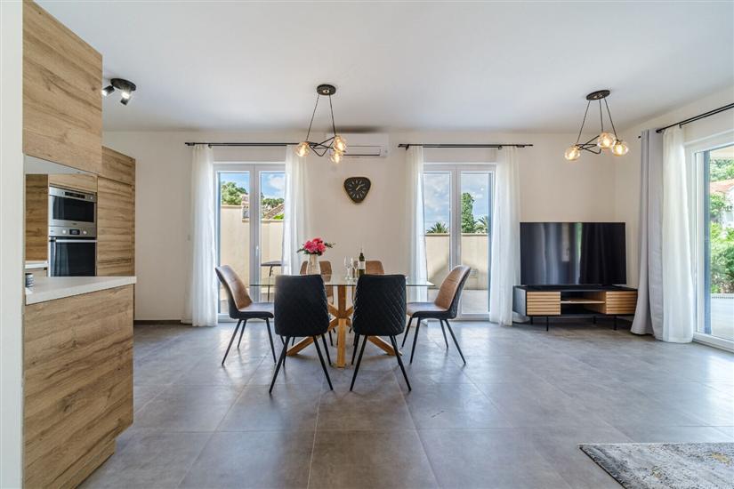 House K1, for 16 persons