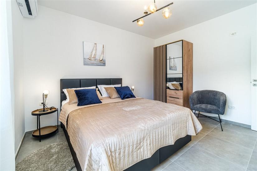 House K1, for 16 persons