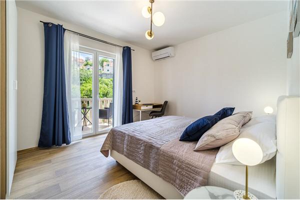 House K1, for 16 persons