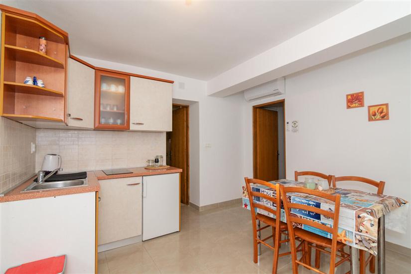 Apartment A1, for 5 persons