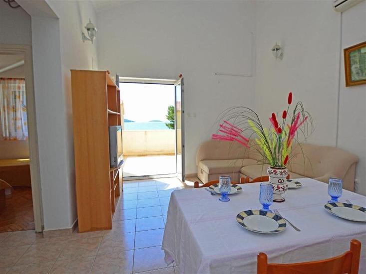 House K1, for 13 persons