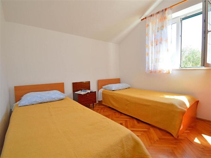 House K1, for 13 persons