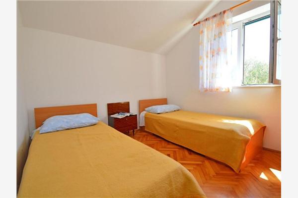 House K1, for 13 persons