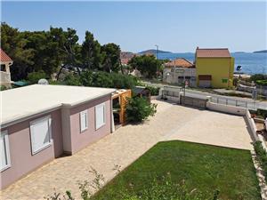 Haus Jere: modern and near the sea: Brodarica, Luftlinie bis zum Meer 50 m, Entfernung vom Ortszentrum (Luftlinie) 100 m