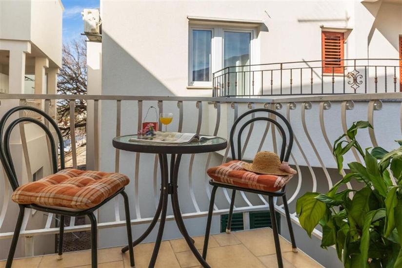 Room S4, for 3 persons