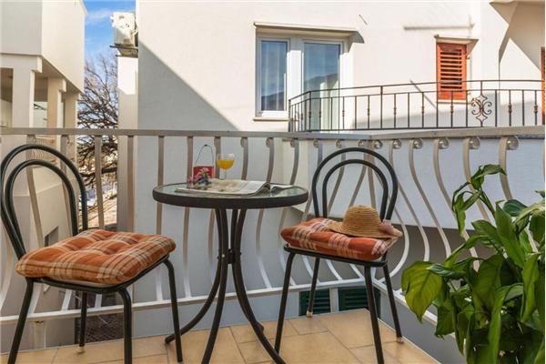 Room S4, for 3 persons