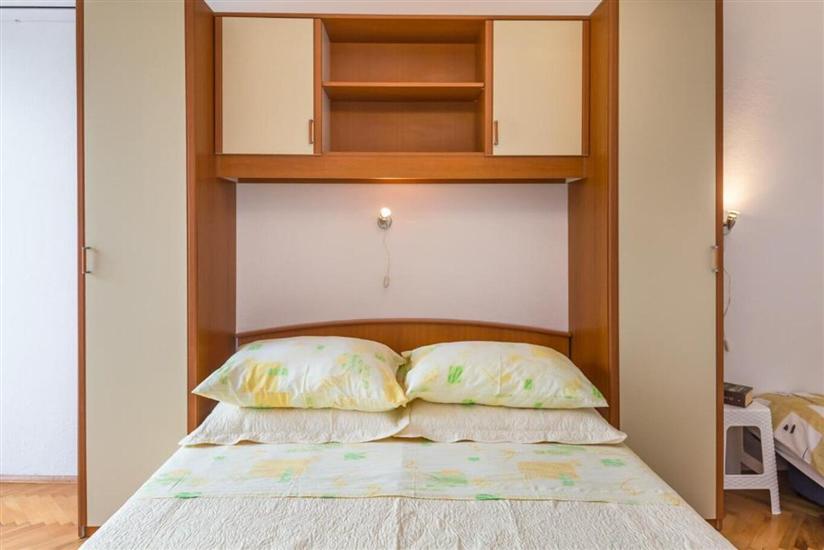 Room S4, for 3 persons
