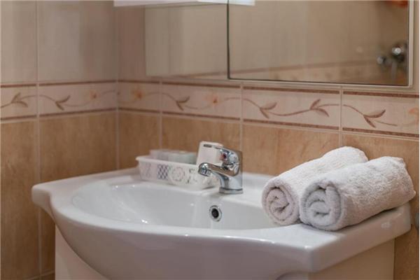 Room S4, for 3 persons