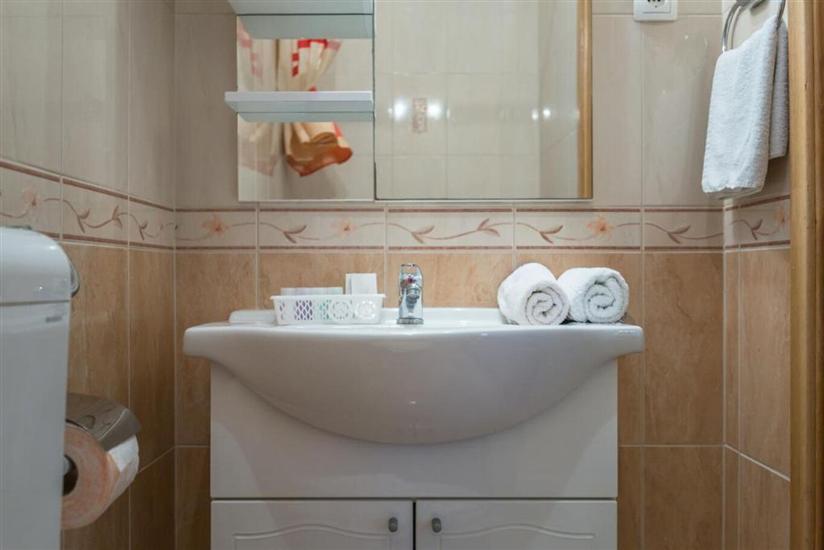 Room S4, for 3 persons