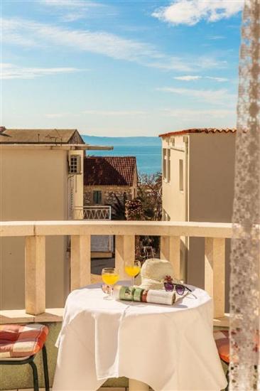 Room S2, for 3 persons