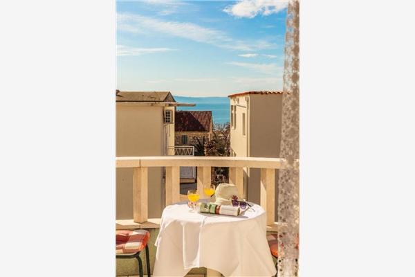 Room S2, for 3 persons