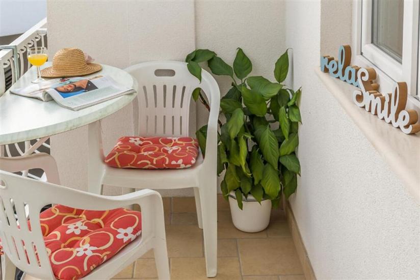 Room S3, for 3 persons