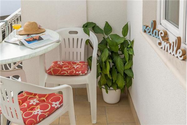 Room S3, for 3 persons