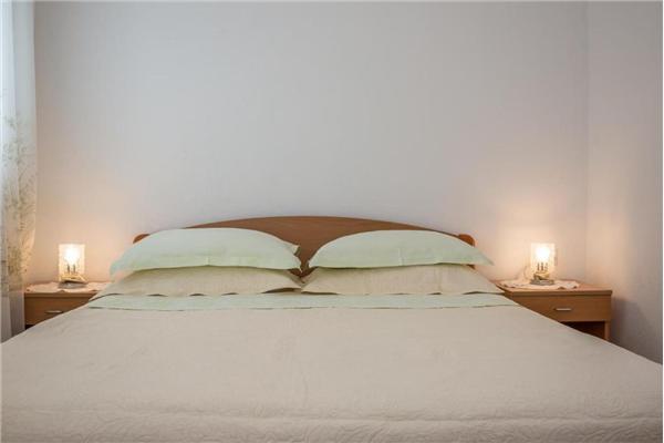 Room S3, for 3 persons