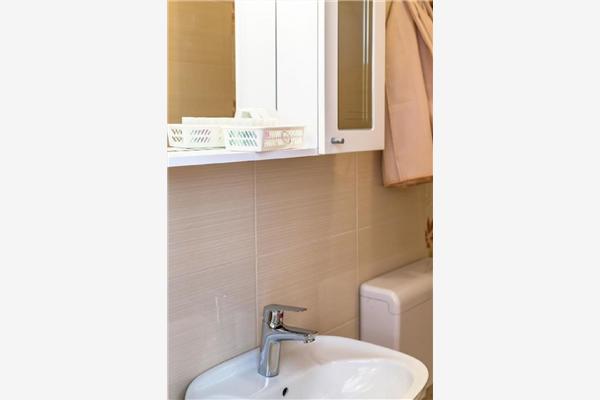 Room S1, for 3 persons