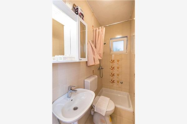 Room S1, for 3 persons