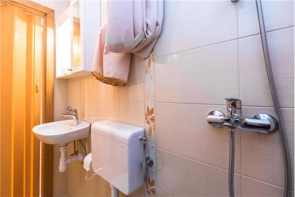 Room S1, for 3 persons