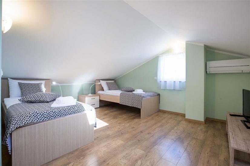 Apartment A1, for 5 persons