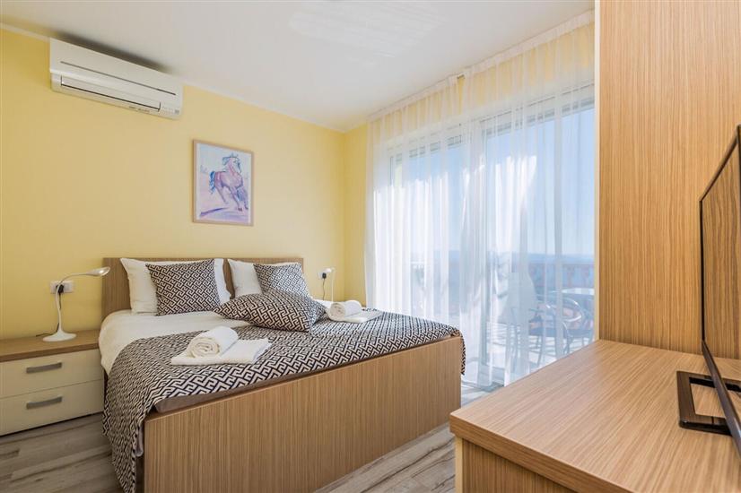 Apartment A1, for 5 persons