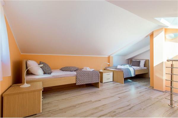 Apartment A2, for 5 persons