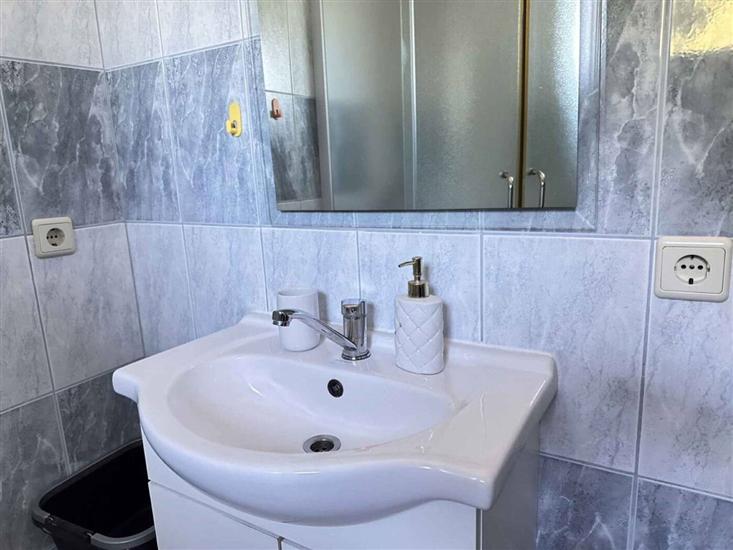 Apartment A1, for 6 persons