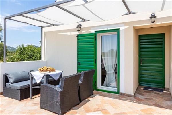 Room S2, for 4 persons