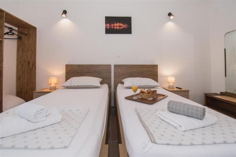 Room S2, for 4 persons