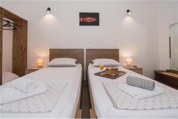 Room S2, for 4 persons